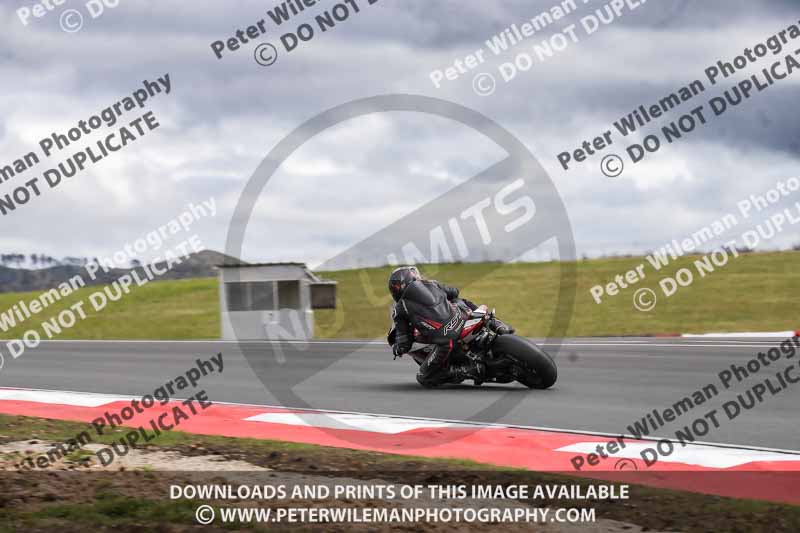 cadwell no limits trackday;cadwell park;cadwell park photographs;cadwell trackday photographs;enduro digital images;event digital images;eventdigitalimages;navarra;no limits trackdays;peter wileman photography;racing digital images;trackday digital images;trackday photos
